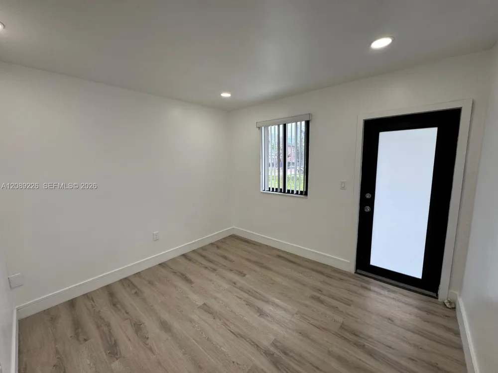 1943 NW 2nd ct #5 Miami, FL 33136