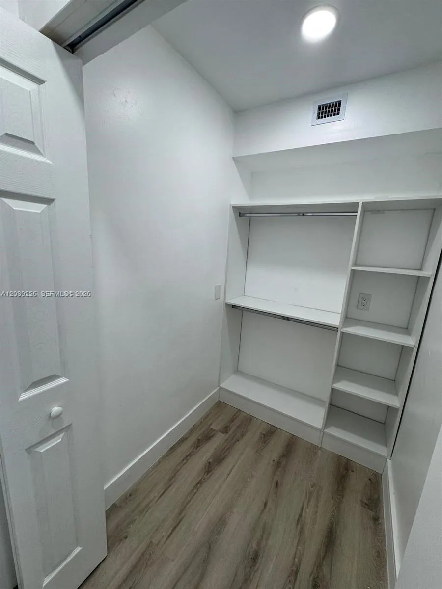1943 NW 2nd ct #5 Miami, FL 33136