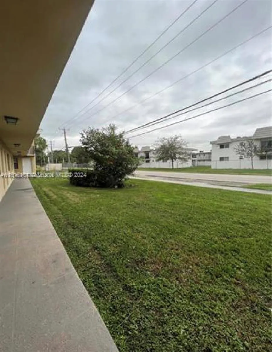 6780 SW 44th St #1 Miami, FL 33155