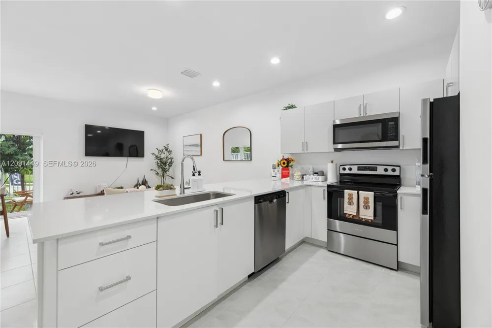 1313 NW 27 Ave Pompano Beach, FL 33069