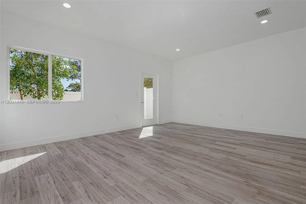 1313 NW 27 Ave Pompano Beach, FL 33069