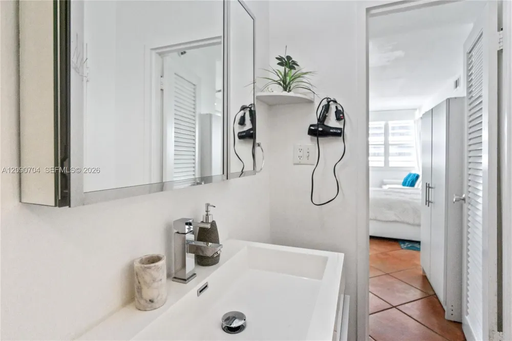 100 Lincoln Rd #1127 Miami Beach, FL 33139