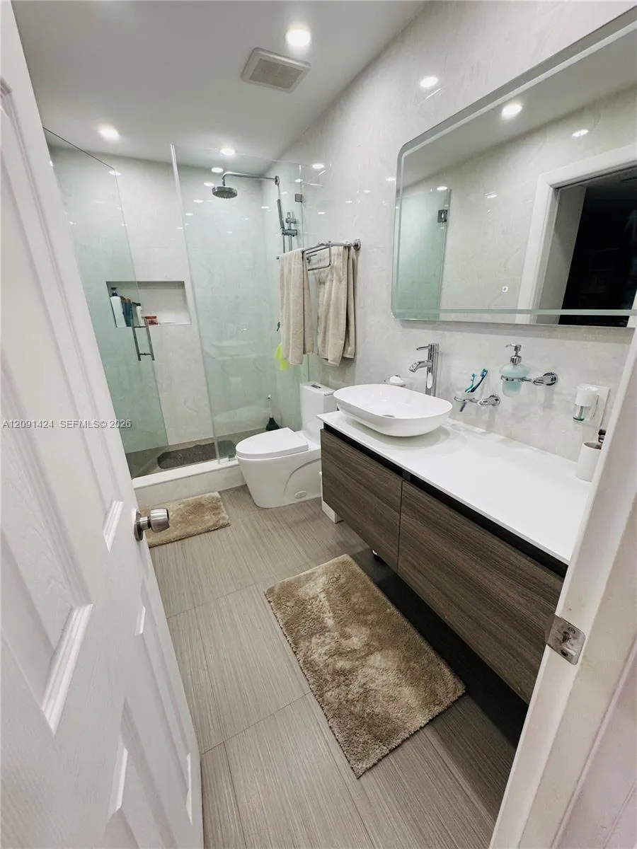 1555 W 44th Pl #214D Hialeah, FL 33012