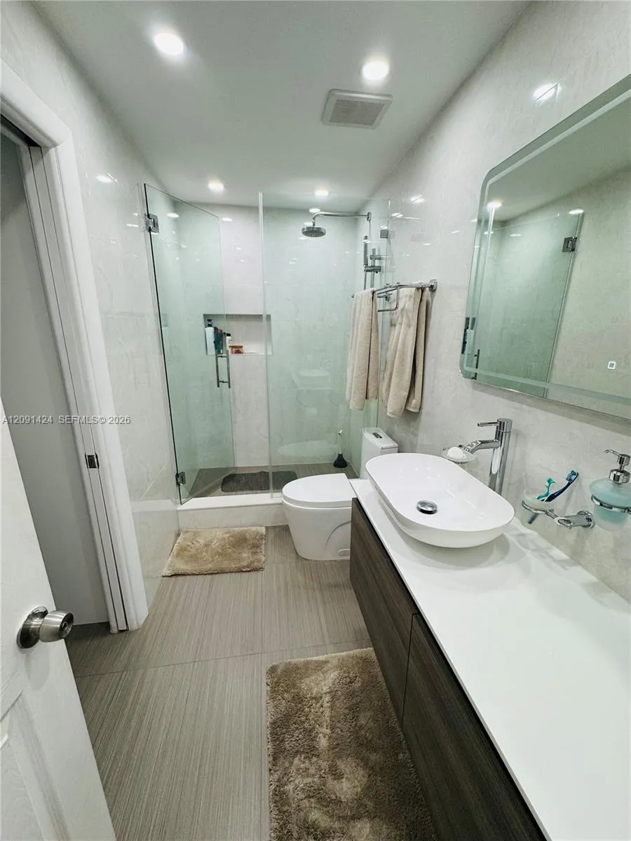 1555 W 44th Pl #214D Hialeah, FL 33012