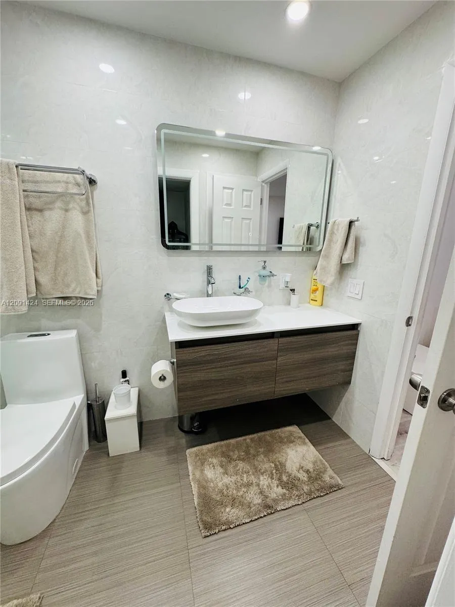 1555 W 44th Pl #214D Hialeah, FL 33012