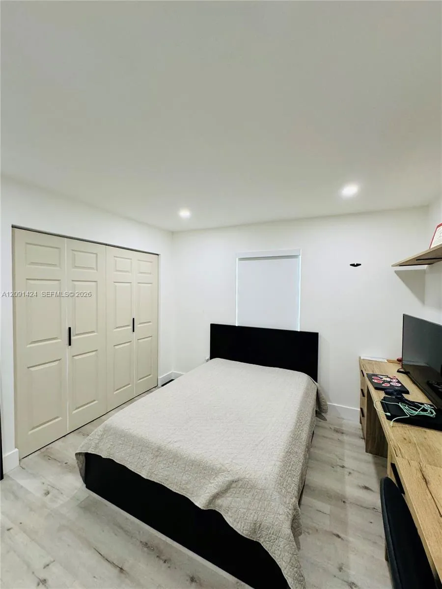1555 W 44th Pl #214D Hialeah, FL 33012