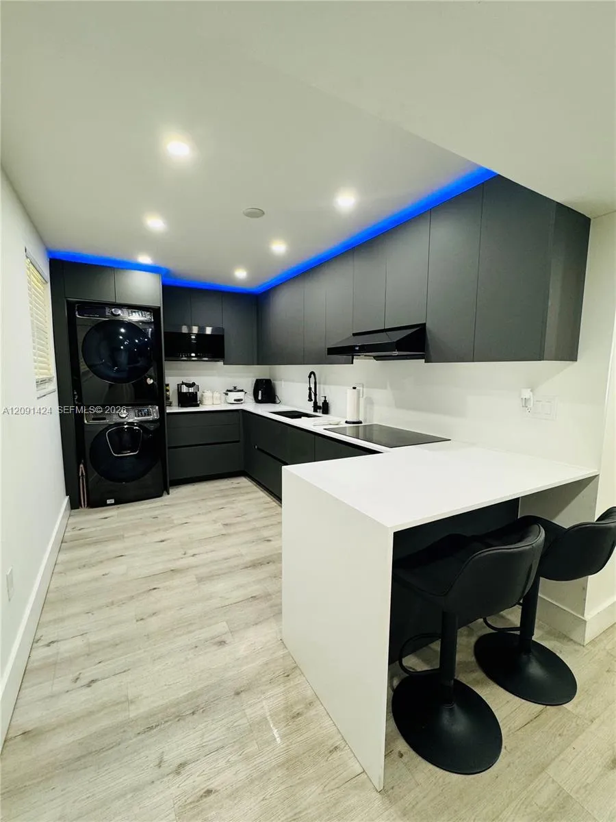 1555 W 44th Pl #214D Hialeah, FL 33012
