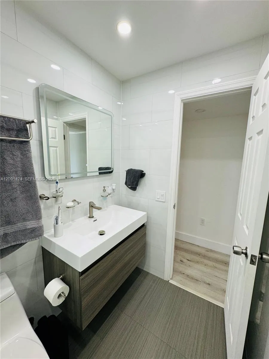 1555 W 44th Pl #214D Hialeah, FL 33012