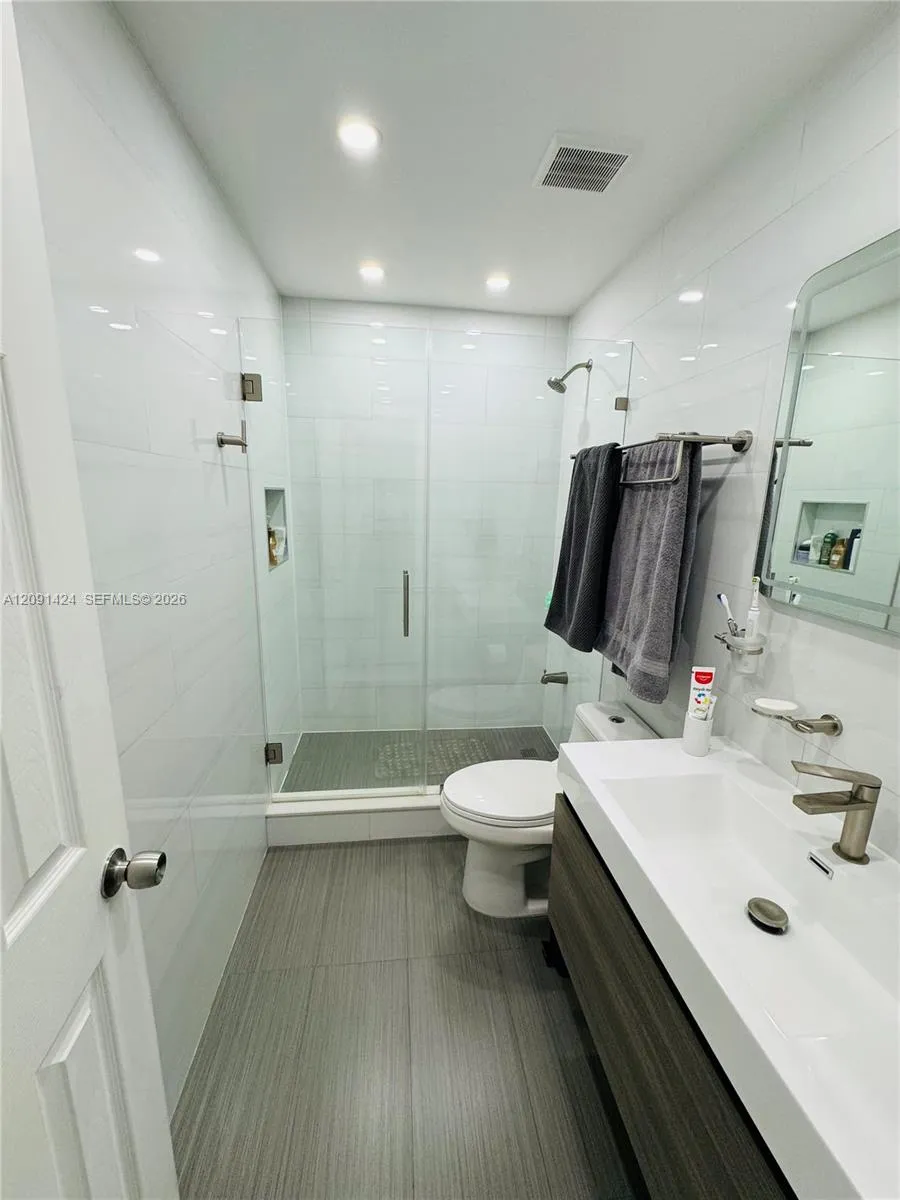 1555 W 44th Pl #214D Hialeah, FL 33012