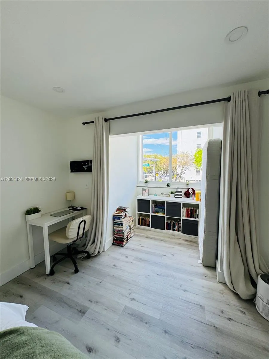1555 W 44th Pl #214D Hialeah, FL 33012