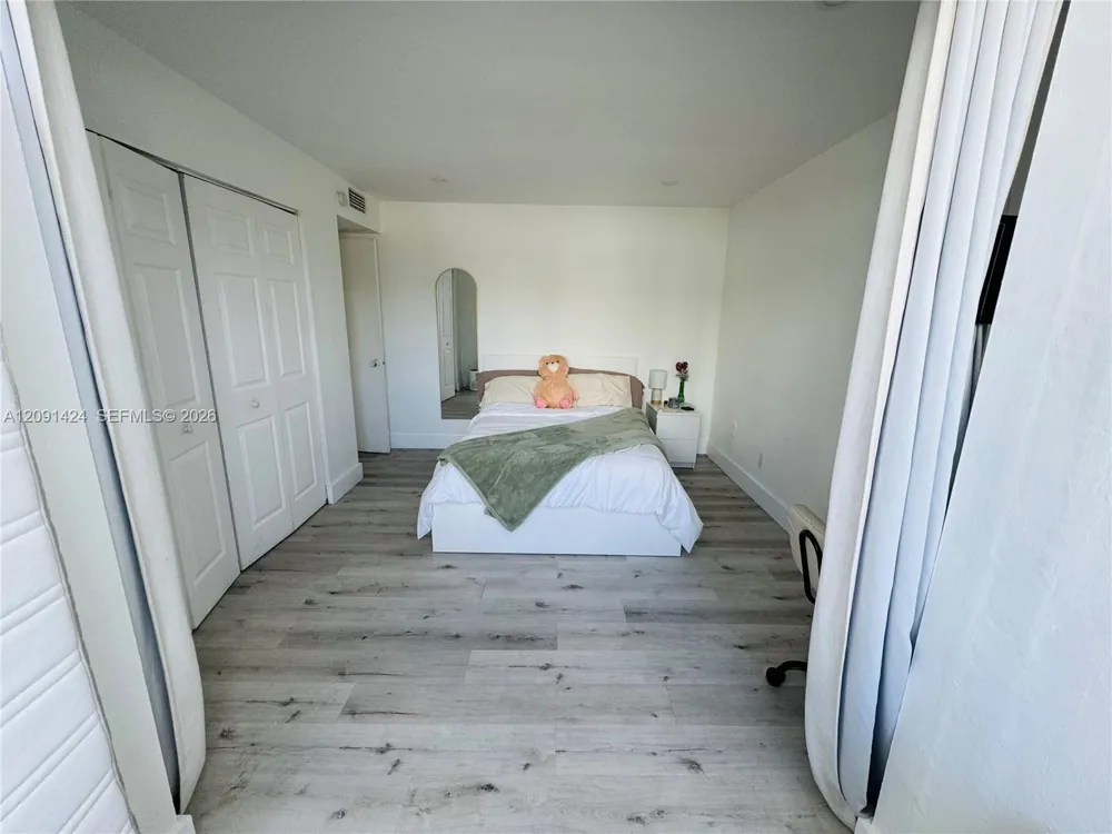 1555 W 44th Pl #214D Hialeah, FL 33012
