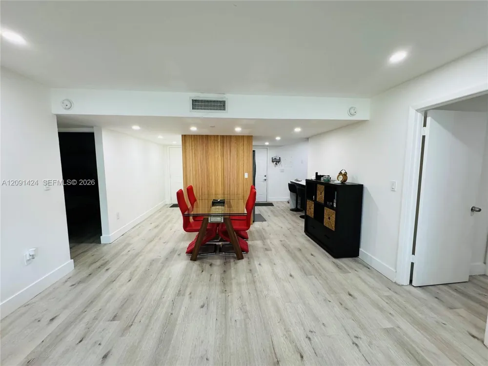 1555 W 44th Pl #214D Hialeah, FL 33012
