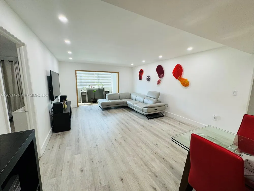 1555 W 44th Pl #214D Hialeah, FL 33012