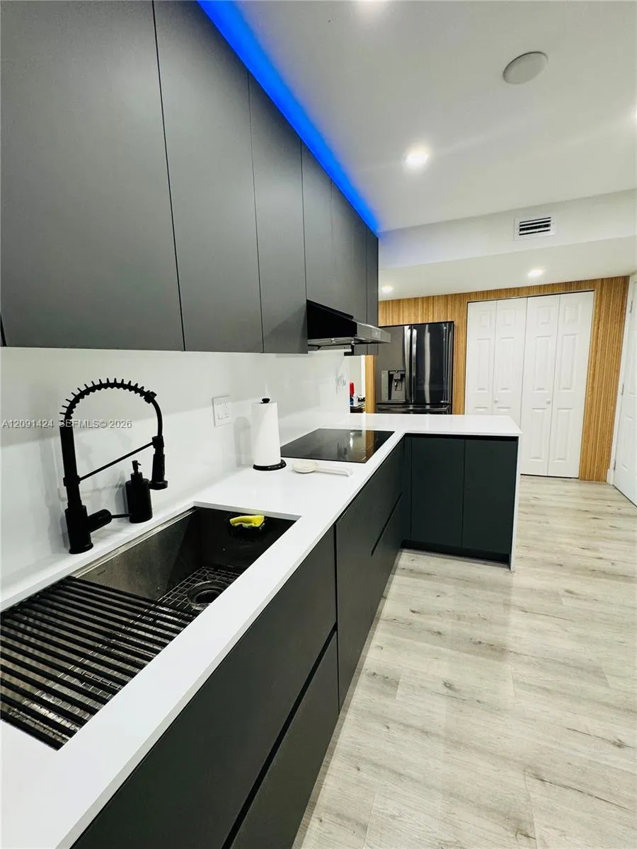 1555 W 44th Pl #214D Hialeah, FL 33012