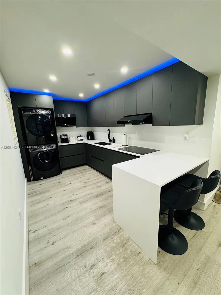 1555 W 44th Pl #214D Hialeah, FL 33012