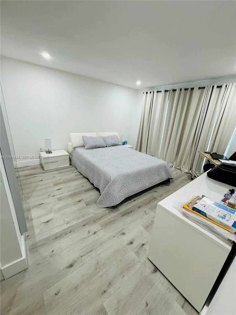 1555 W 44th Pl #214D Hialeah, FL 33012