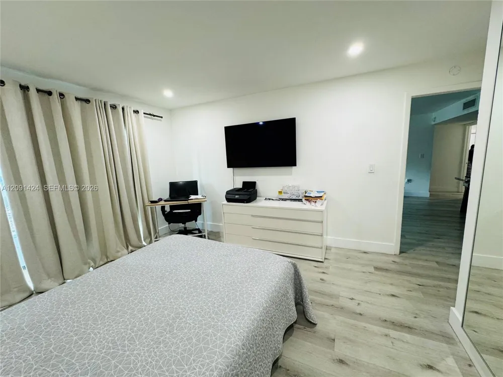 1555 W 44th Pl #214D Hialeah, FL 33012