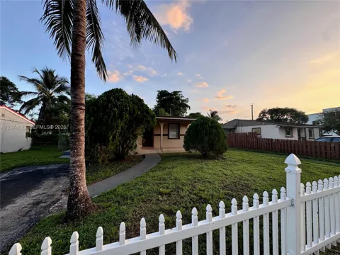 3040 NW 7th St