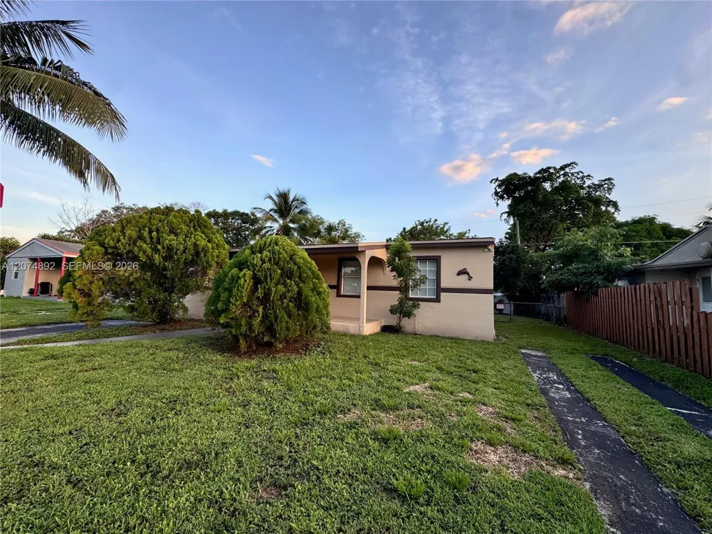 3040 NW 7th St Pompano Beach, FL 33069