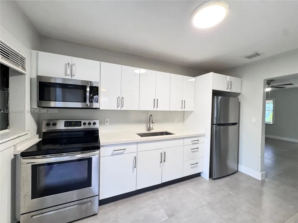 3040 NW 7th St Pompano Beach, FL 33069