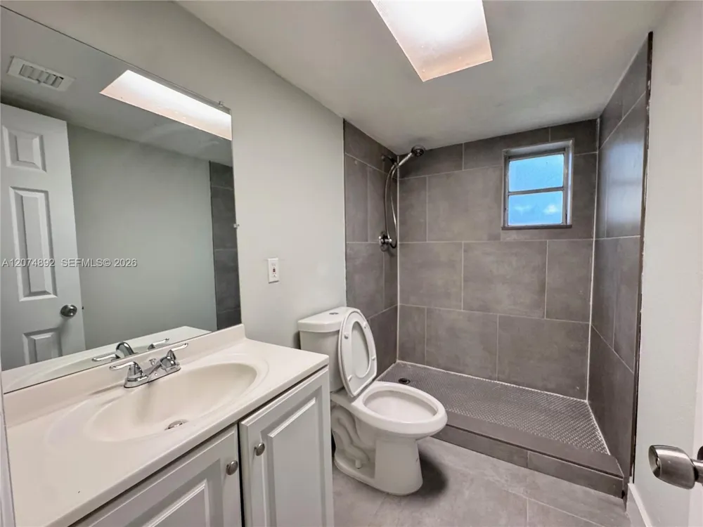 3040 NW 7th St Pompano Beach, FL 33069