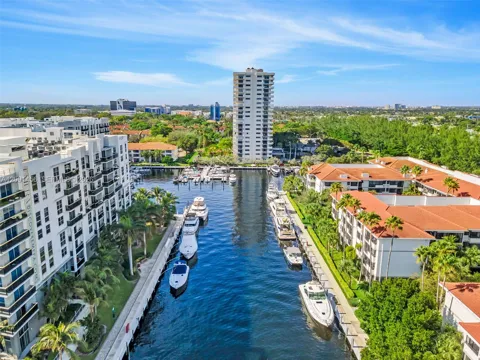 3200 Port Royale Dr N #205