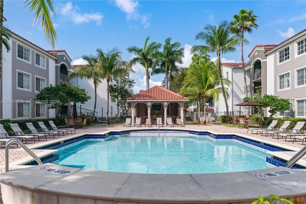 6861 SW 44th St #309 Miami, FL 33155