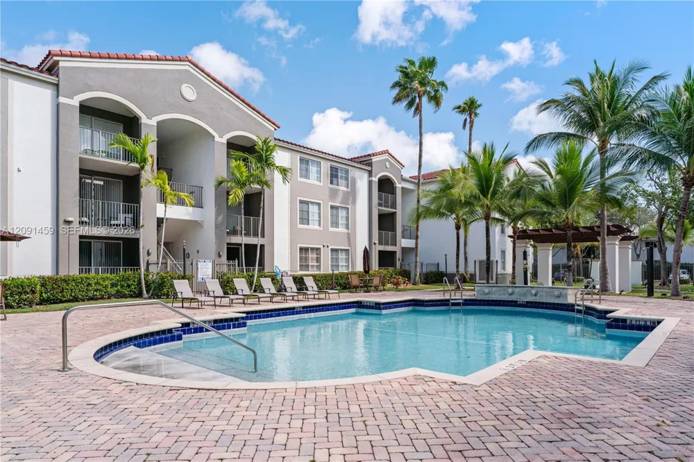 6861 SW 44th St #309 Miami, FL 33155