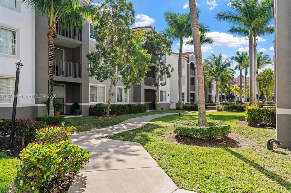 6861 SW 44th St #309 Miami, FL 33155