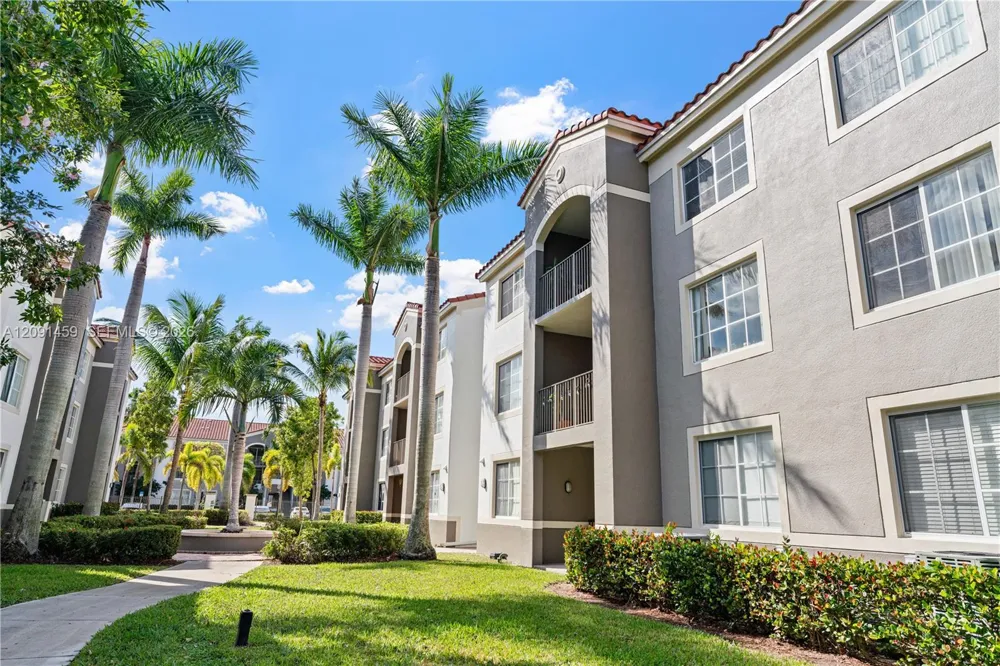 6861 SW 44th St #309 Miami, FL 33155