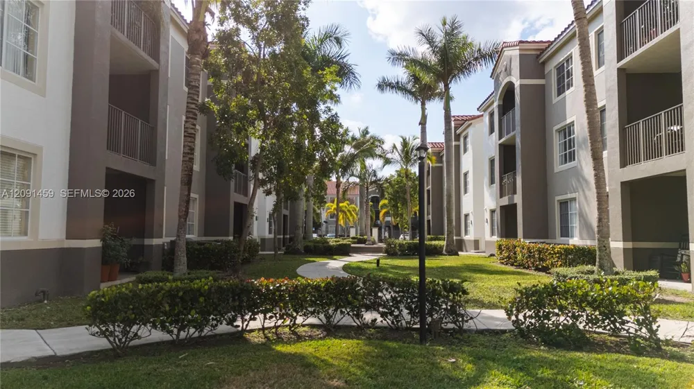 6861 SW 44th St #309 Miami, FL 33155