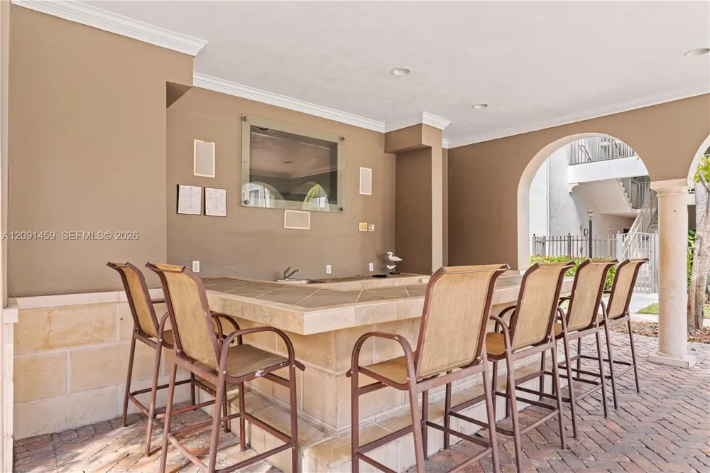 6861 SW 44th St #309 Miami, FL 33155
