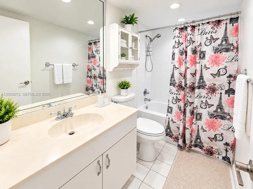 5161 Collins Ave #310 Miami Beach, FL 33140