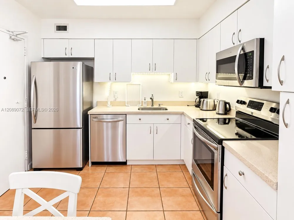 5161 Collins Ave #310 Miami Beach, FL 33140