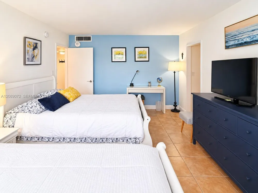 5161 Collins Ave #310 Miami Beach, FL 33140