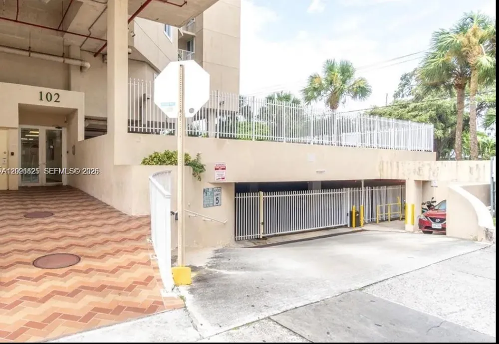 102 SW 6th Ave #604 Miami, FL 33130