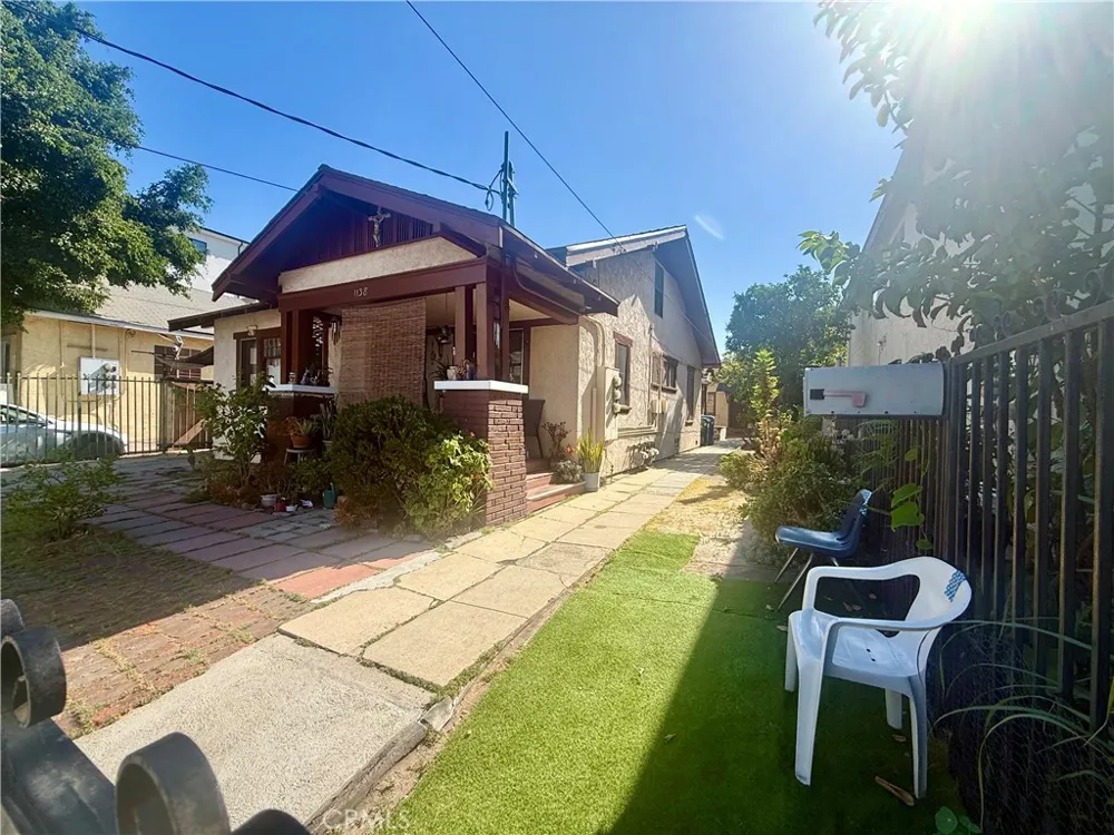 1138 S Ardmore Los Angeles, CA 90006