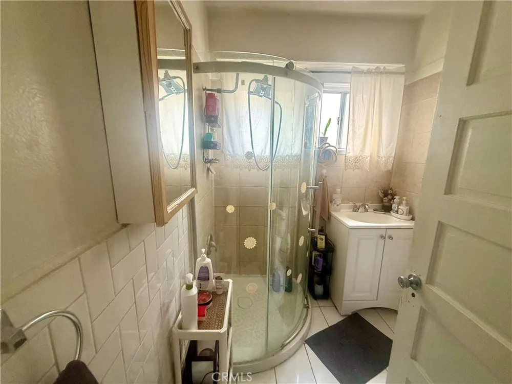1138 S Ardmore Los Angeles, CA 90006