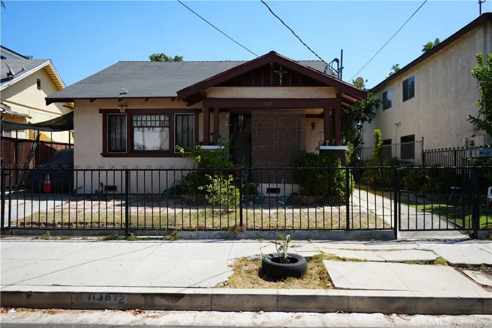 1138 S Ardmore Los Angeles, CA 90006