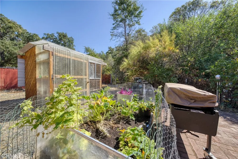 6633 Victoria Lucerne, CA 95458