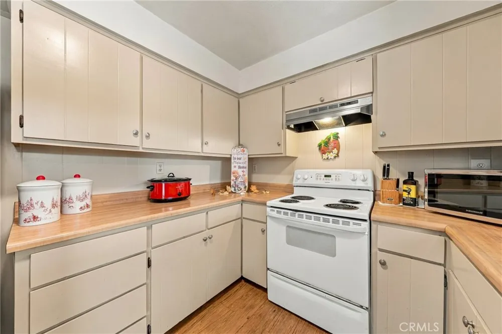 6633 Victoria Lucerne, CA 95458