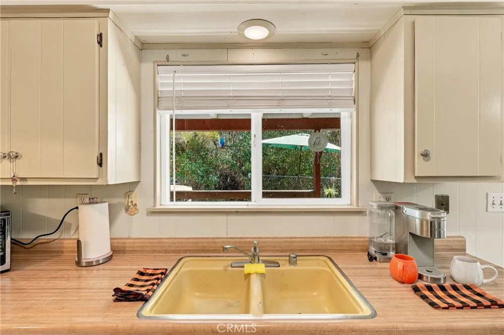 6633 Victoria Lucerne, CA 95458