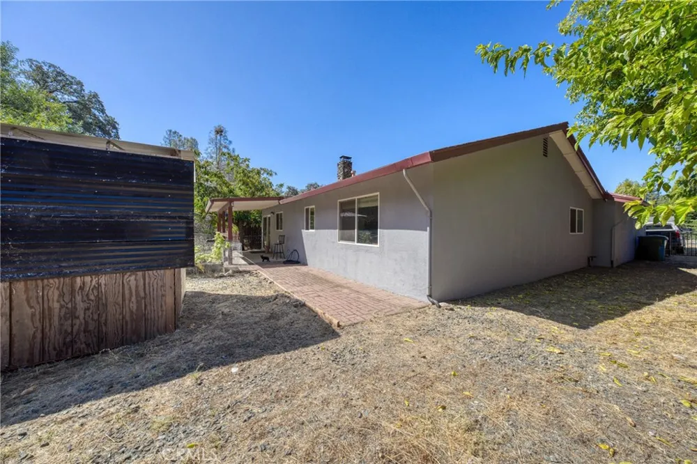 6633 Victoria Lucerne, CA 95458