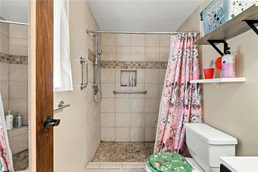 6633 Victoria Lucerne, CA 95458