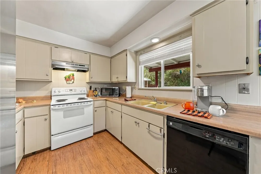 6633 Victoria Lucerne, CA 95458