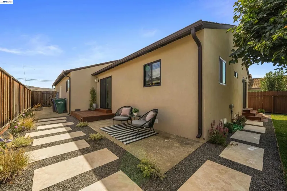 31967 Albany St Hayward, CA 94544