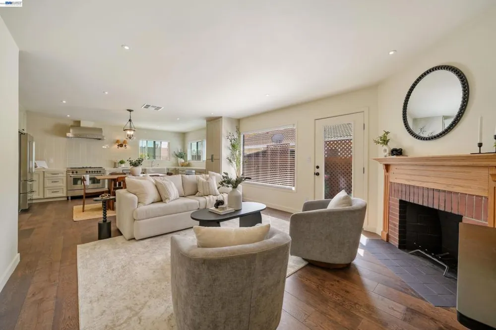 31967 Albany St Hayward, CA 94544