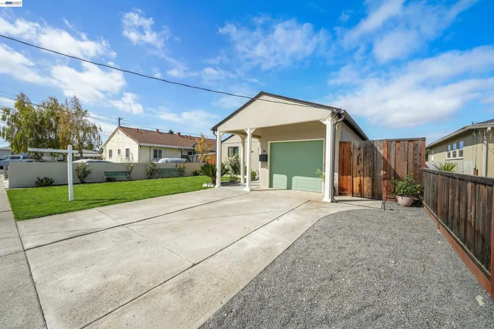 31967 Albany St Hayward, CA 94544