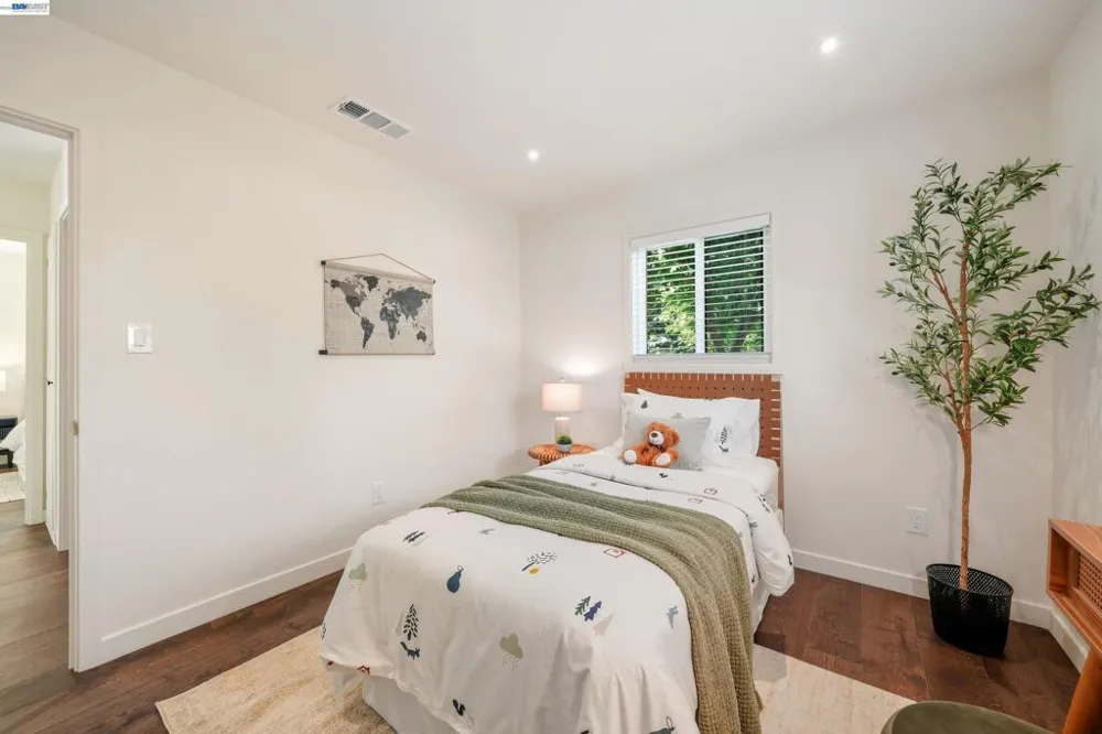 31967 Albany St Hayward, CA 94544