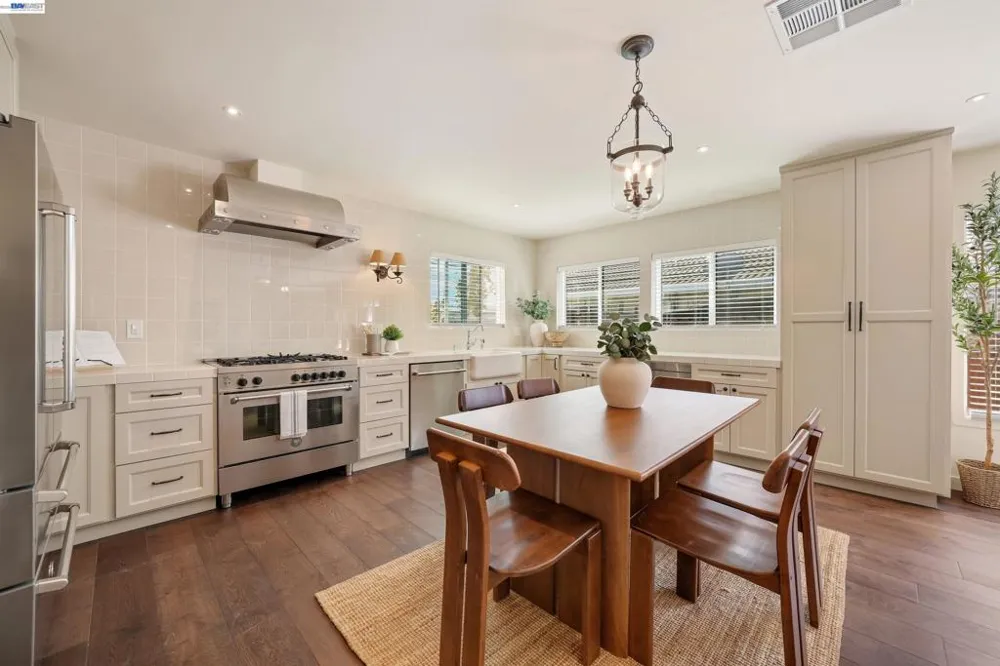 31967 Albany St Hayward, CA 94544